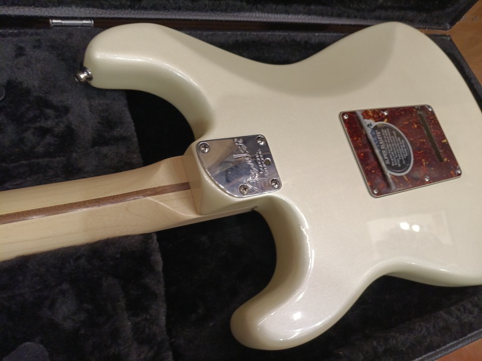 Fender American Deluxe Strat Olympic White Pearl 2009. usa de segunda mano · Foto 9 de 10 · Barcelona · 1500 €