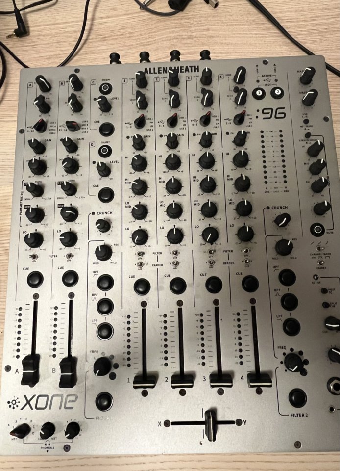 Allen & Heath Xone 96 de segunda mano · Foto 1 de 3 · Murcia · 1350 €