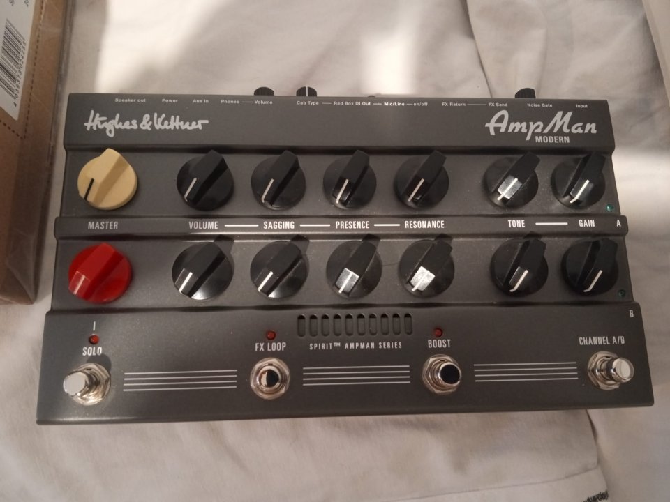 Pedal Amplificador Hughes & Kettner Spirit AmpMan Modern Nuevo de segunda mano · Foto 2 de 7 · Madrid · 110 €