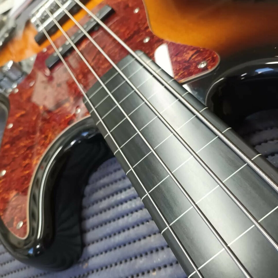 ﻿Bajo eléctrico Fretless Proto-J KEN SMITH