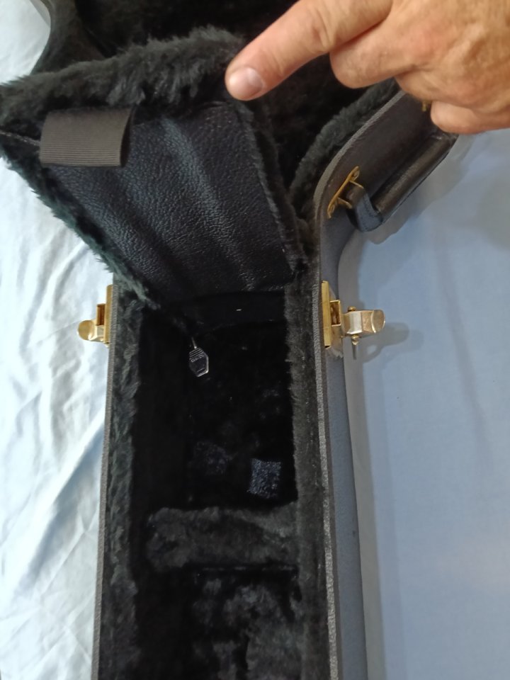Estuches Guild 17" de segunda mano · Foto 3 de 10 · Valencia · 125 €
