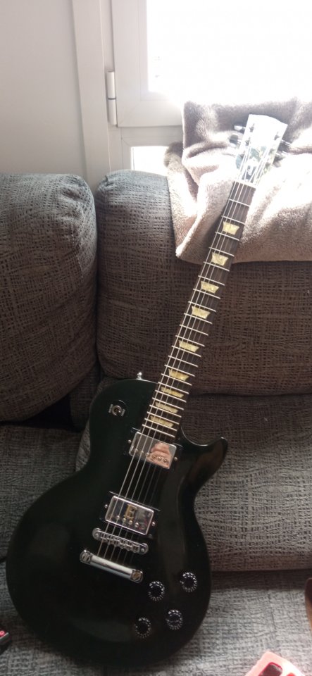Gibson les Paul Studio 92 ebony de segunda mano · Foto 1 de 2 · Navarra · 1250 €