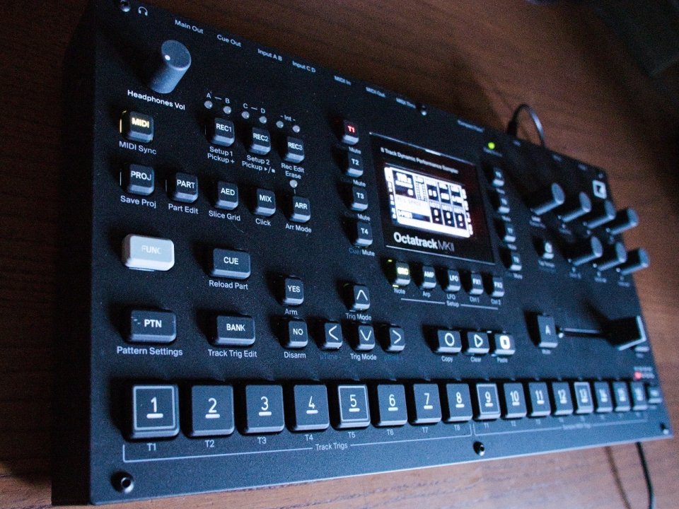 Octatrack mk2 + Decksaver + 2xFlash Cards de segunda mano · Foto 2 de 9 · Zaragoza · 999 €