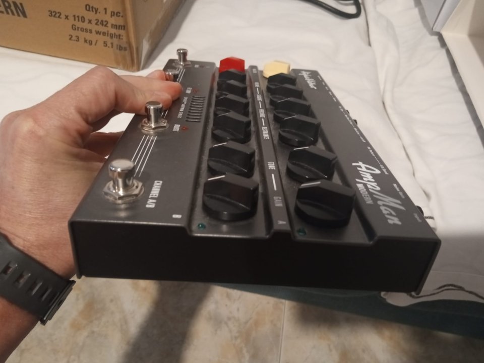 Pedal Amplificador Hughes & Kettner Spirit AmpMan Modern Nuevo de segunda mano · Foto 3 de 7 · Madrid · 110 €