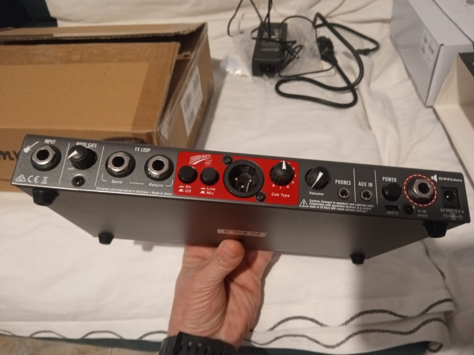 Pedal Amplificador Hughes & Kettner Spirit AmpMan Modern Nuevo de segunda mano · Foto 4 de 7 · Madrid · 110 €