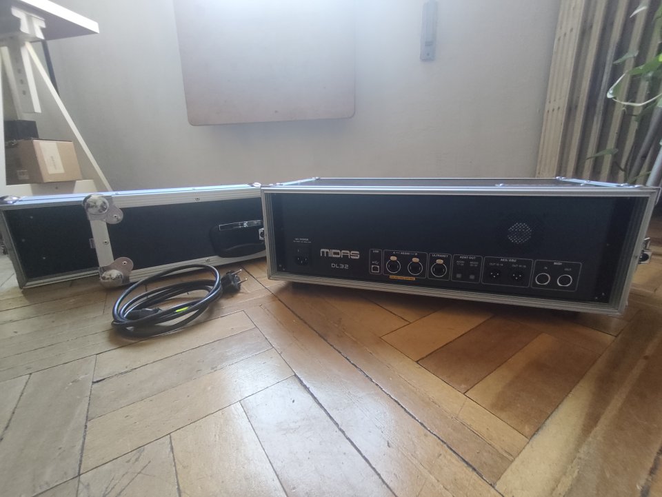 MIDAS DL32 + FLIGHT CASE de segunda mano · Foto 2 de 6 · Madrid · 1100 €
