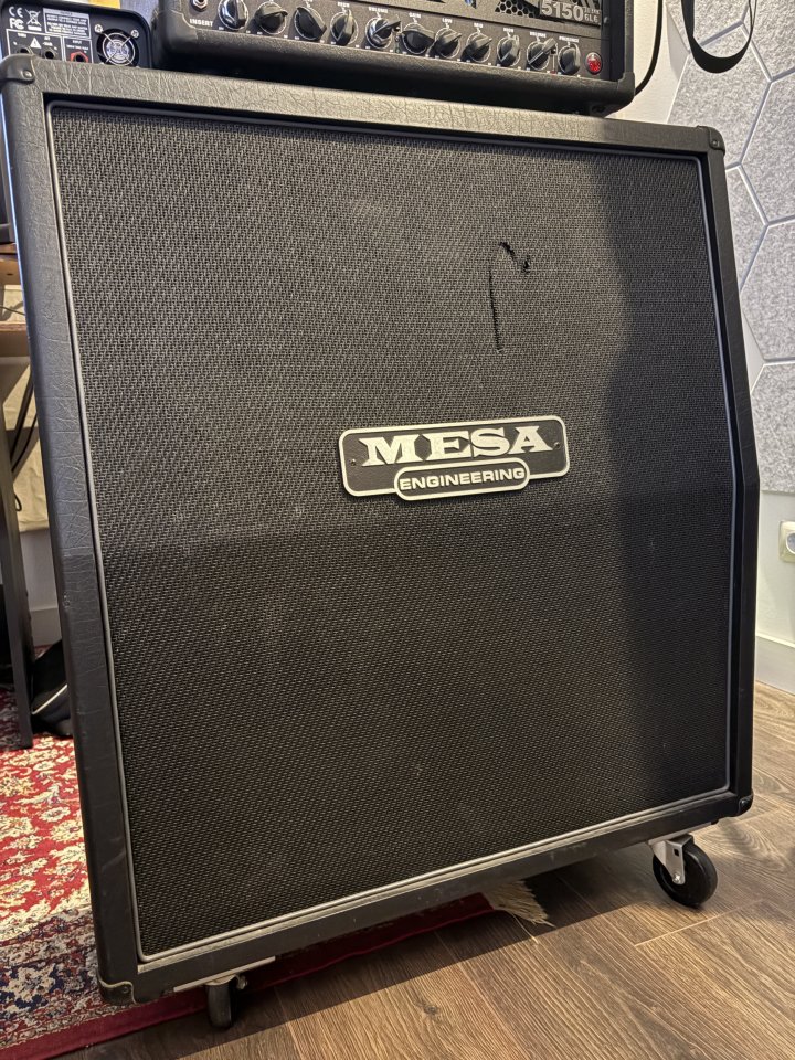 Mesa Boogie 4x12 Oversized. de segunda mano · Foto 1 de 3 · Madrid · 450 €