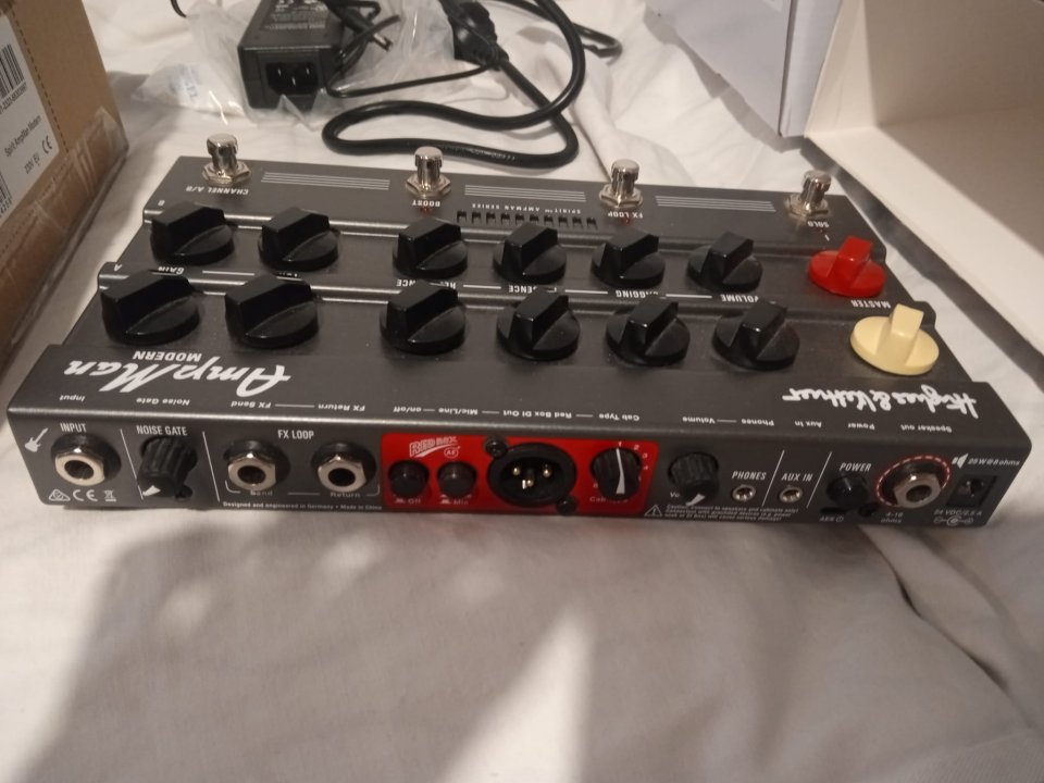 Pedal Amplificador Hughes & Kettner Spirit AmpMan Modern Nuevo de segunda mano · Foto 5 de 7 · Madrid · 110 €