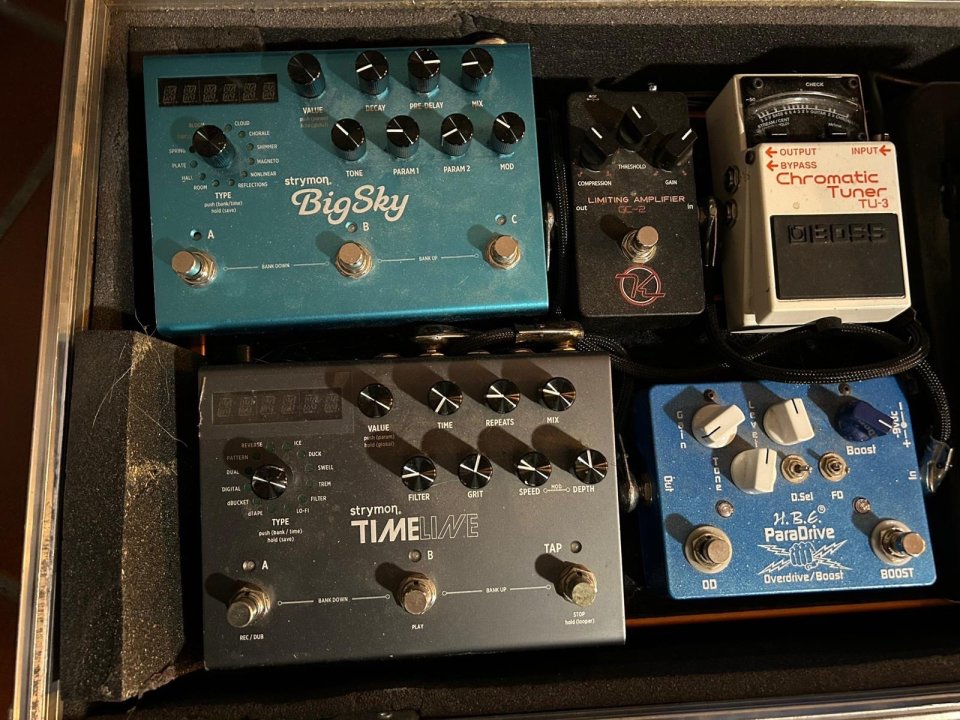 Pedales de guitarra gama alta y Case