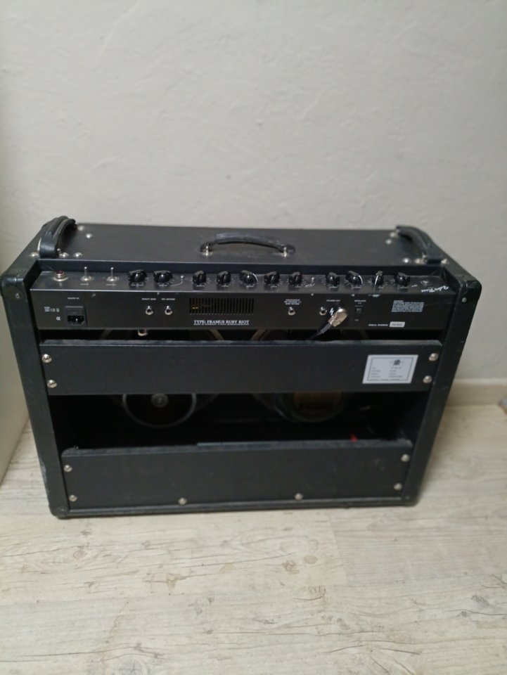 Cambio amplificador de alta gama por FRFR de segunda mano · Foto 3 de 5 · Barcelona