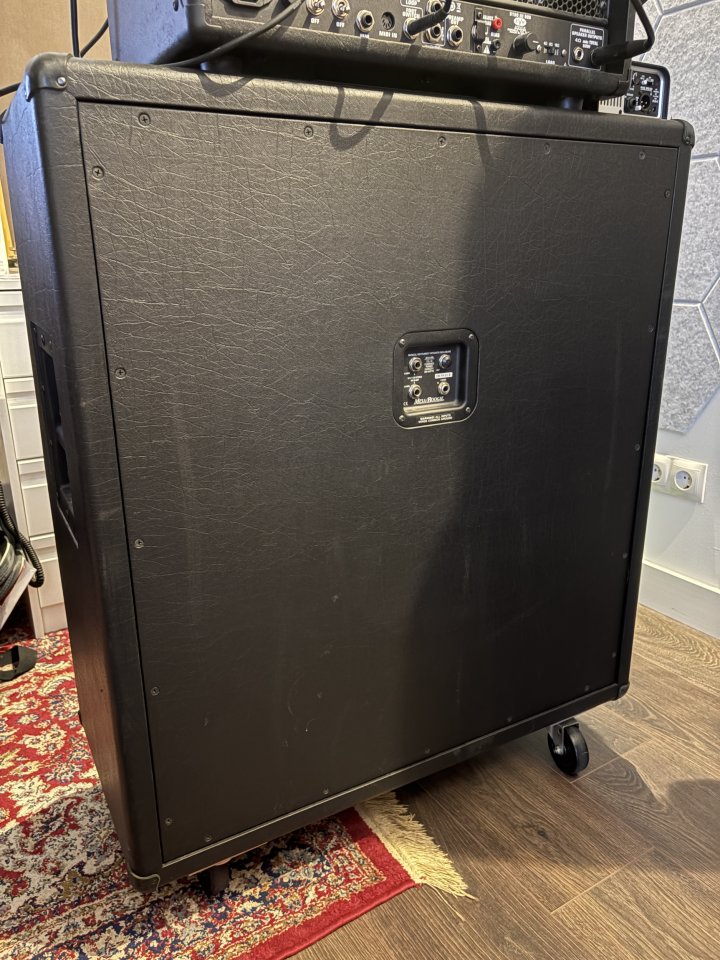 Mesa Boogie 4x12 Oversized. de segunda mano · Foto 2 de 3 · Madrid · 450 €
