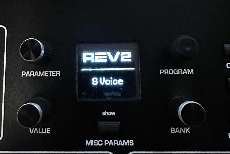 Prophet Rev2 + Fligtcase