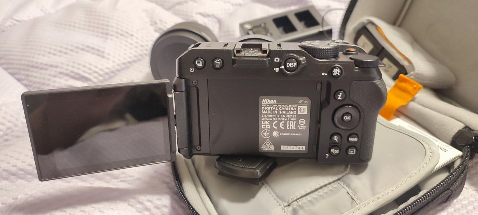 Cámara Nikon Z30 + Lente 16-50mm + Gran Angular