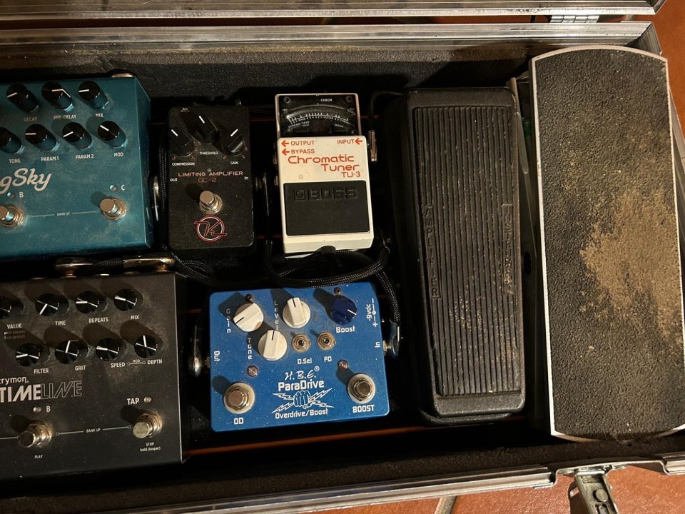 Pedales de guitarra gama alta y Case
