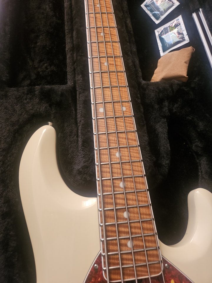 Music man stingray 5 cuerdas especial de segunda mano · Foto 2 de 9 · Madrid · 2700 €