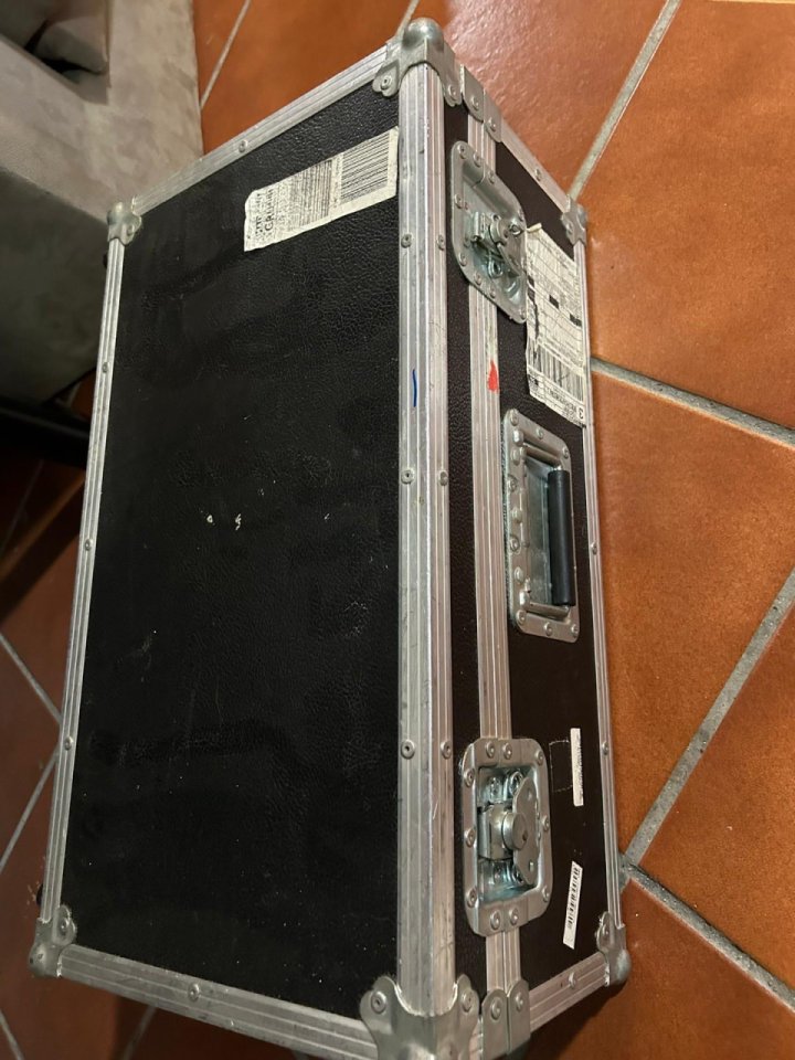 Pedales de guitarra gama alta y Case