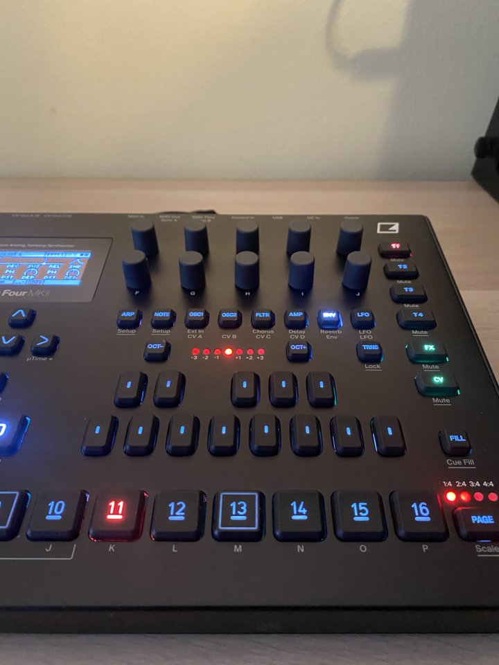 Analog Four Mk2 - Negra