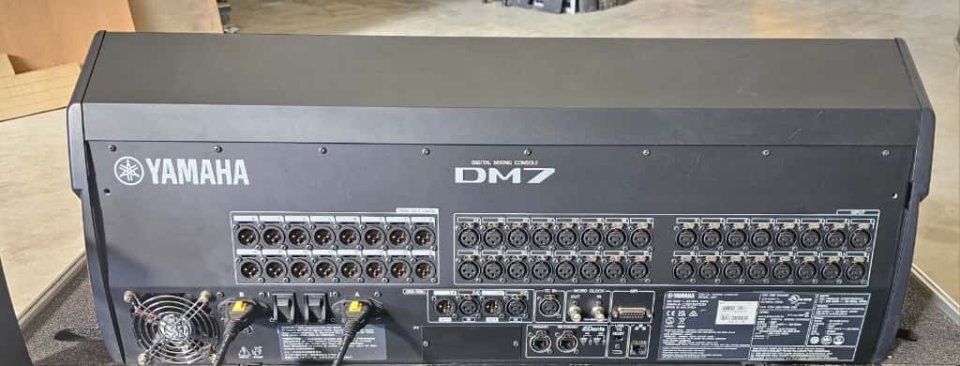 Yamaha DM7 con Flightcase