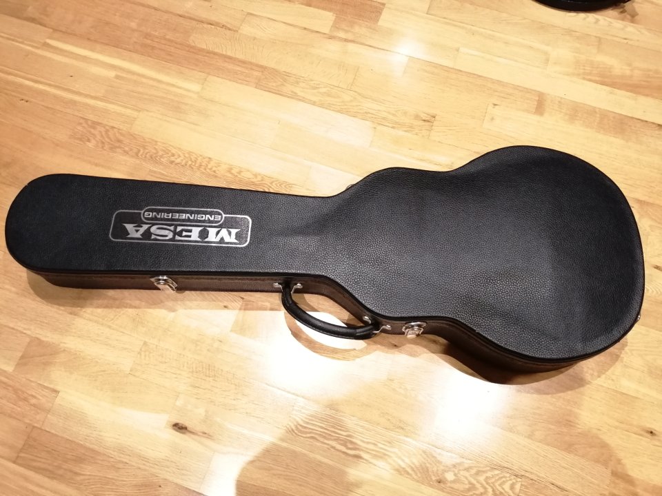 Estuche de guitarra eléctrica genérico de segunda mano · Foto 1 de 10 · Cantabria