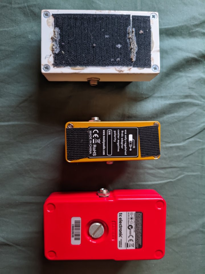Pedales,maleta Gator,base pedales y powerplant de segunda mano · Foto 2 de 10 · Cádiz · 225 €