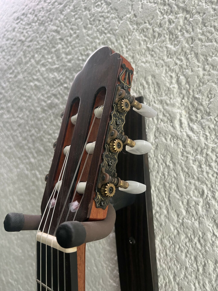 Vendo o cambio REQUINTO palosanto macizo de segunda mano · Foto 4 de 5 · Valencia · 649 €