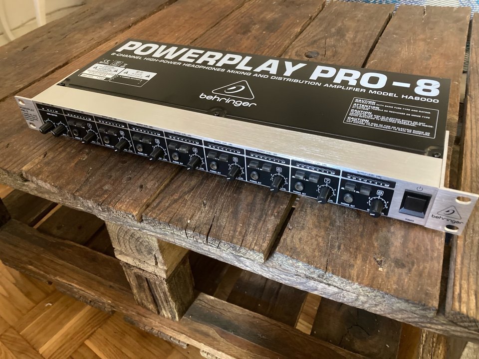 Amplificador de cascos 8 ch