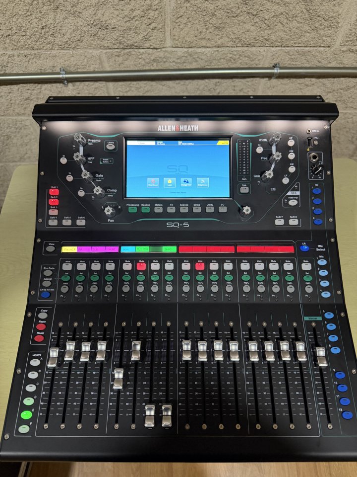 Allen&Heath SQ5 - Con Plugins adicionales de segunda mano · Foto 1 de 10 · Madrid · 2175 €