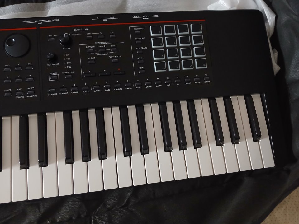 ROLAND FANTOM 07 de segunda mano · Foto 4 de 5 · Madrid · 950 €