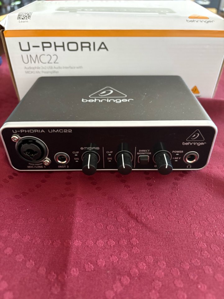 Interfaz de audio Behringer UMC22 de segunda mano · Foto 1 de 4 · Alicante · 40 €