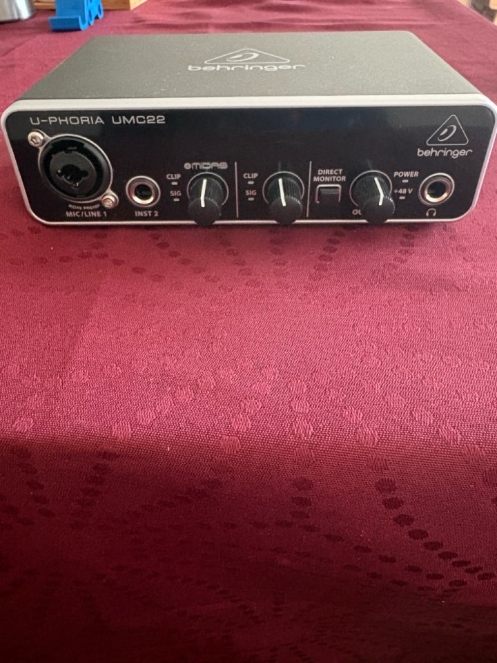 Interfaz de audio Behringer UMC22 de segunda mano · Foto 2 de 4 · Alicante · 40 €