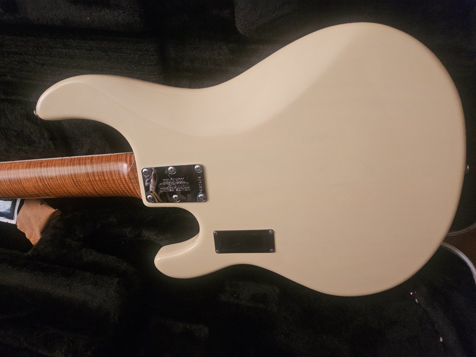 Music man stingray 5 cuerdas especial de segunda mano · Foto 8 de 9 · Madrid · 2700 €