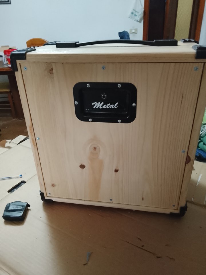 Pantalla 1x12 madera de Abeto Finlandés 18mm de segunda mano · Foto 2 de 10 · Cáceres · 90 €