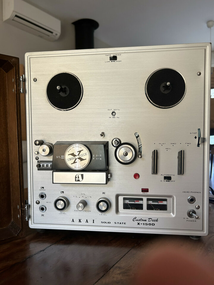 Magnetófono AKAI X-150 D