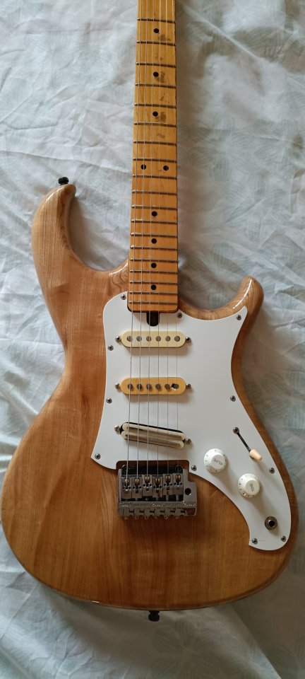 Guitarra Aria Pro II RS series de segunda mano · Foto 1 de 10 · Madrid · 250 €