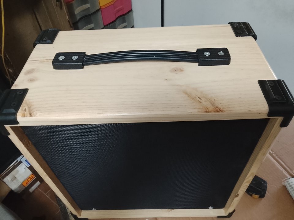 Pantalla 1x12 madera de Abeto Finlandés 18mm de segunda mano · Foto 3 de 10 · Cáceres · 90 €