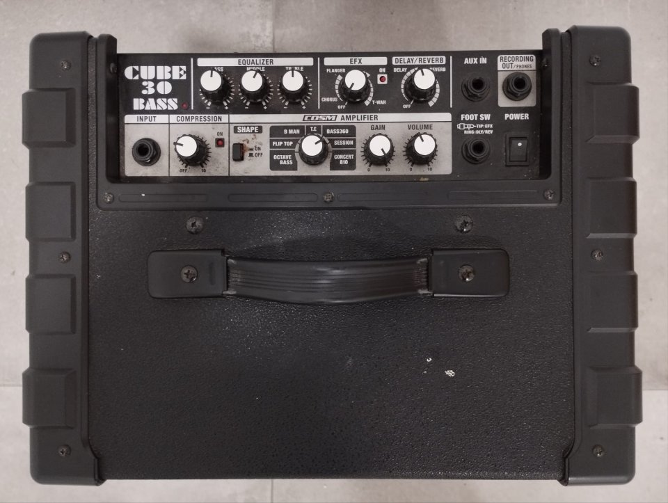 Roland Cube 30 bass