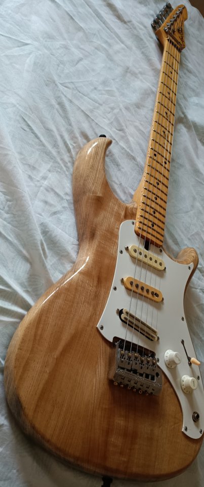 Guitarra Aria Pro II RS series de segunda mano · Foto 2 de 10 · Madrid · 250 €