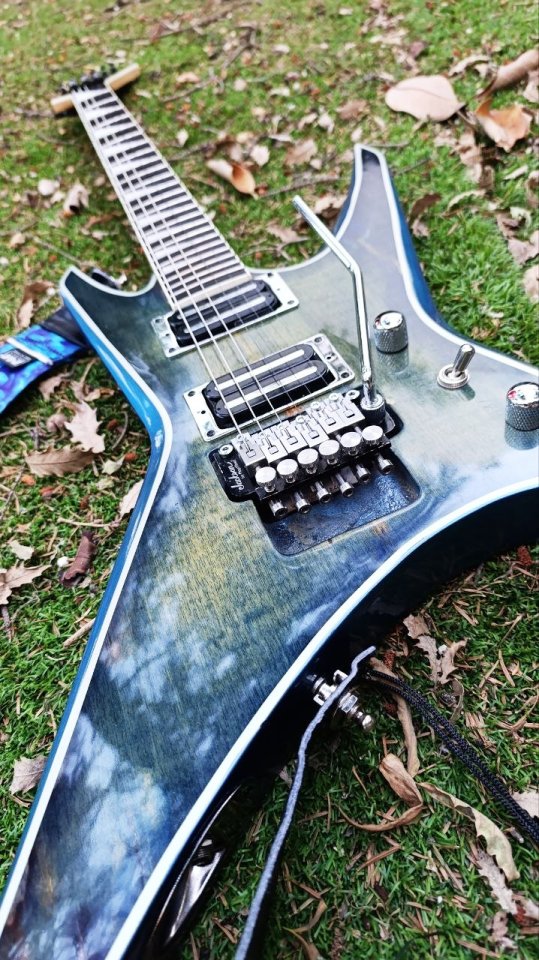 Jackson Warrior JS32 Personalizado de segunda mano · Foto 2 de 10 · Barcelona · 300 €