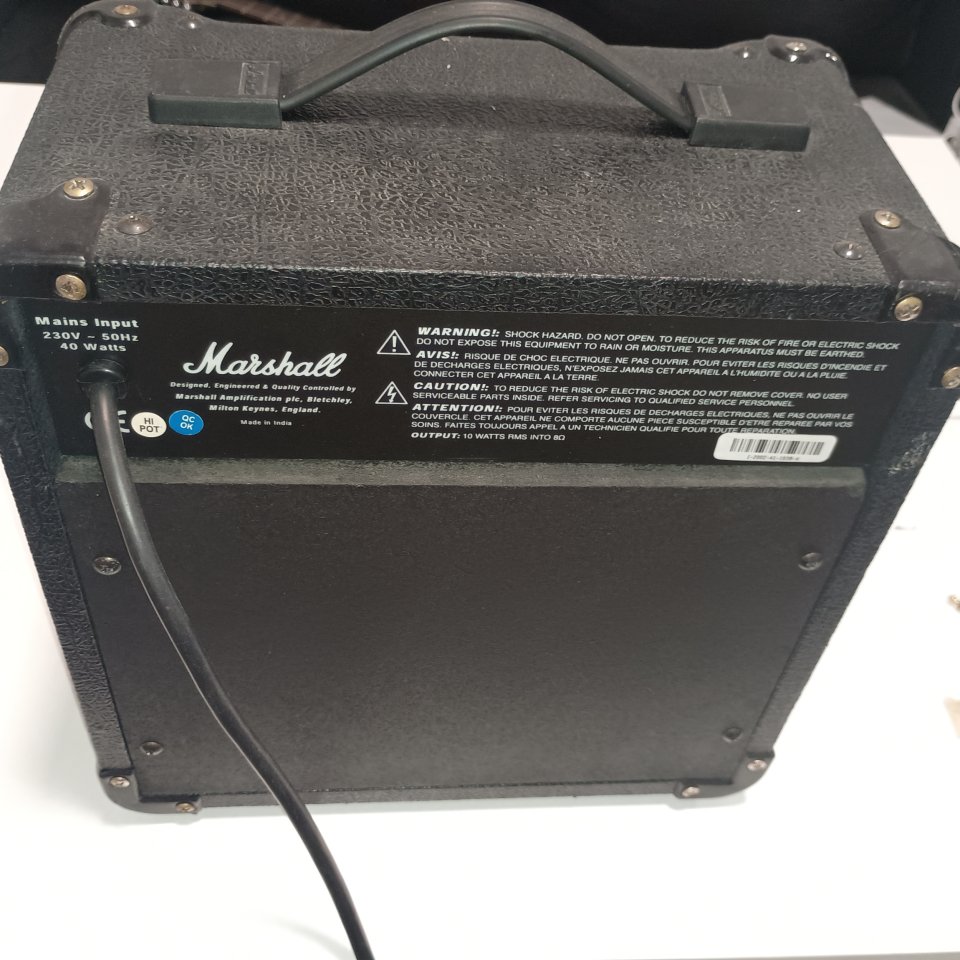 Marshall MG10CD de segunda mano · Foto 3 de 8 · Málaga · 50 €