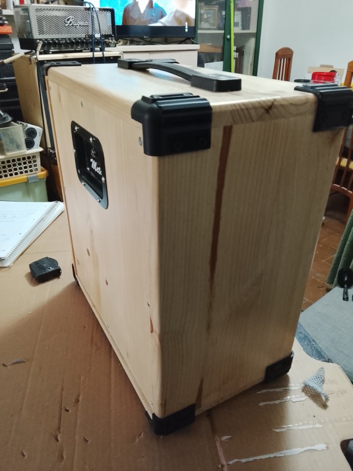 Pantalla 1x12 madera de Abeto Finlandés 18mm de segunda mano · Foto 4 de 10 · Cáceres · 90 €