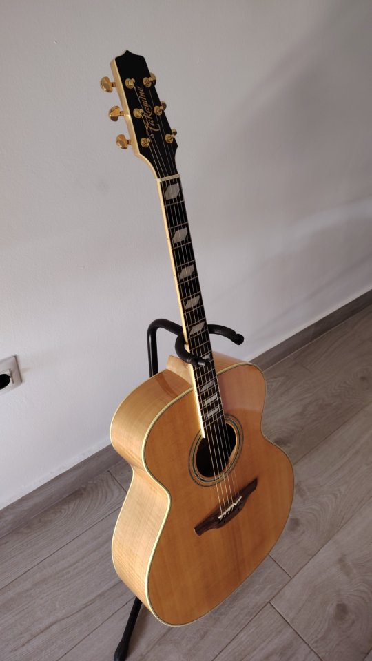 Takamine F250 SM jumbo acústic guitar por