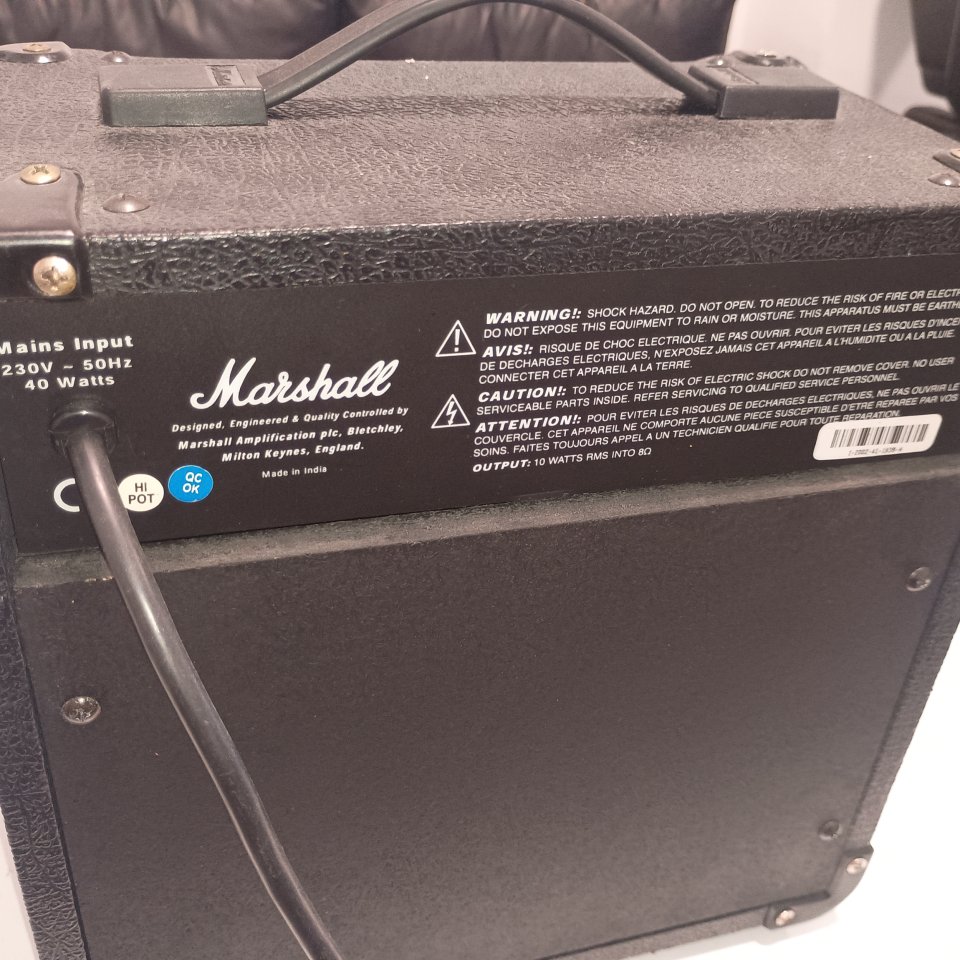 Marshall MG10CD de segunda mano · Foto 4 de 8 · Málaga · 50 €