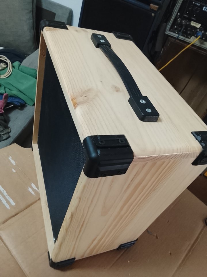 Pantalla 1x12 madera de Abeto Finlandés 18mm de segunda mano · Foto 5 de 10 · Cáceres · 90 €