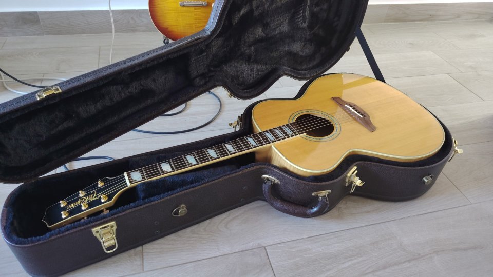 Takamine F250 SM jumbo acústic guitar por