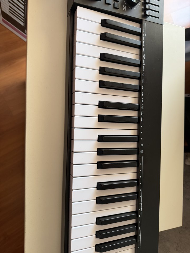 NUX NTK 37 Teclado controlador