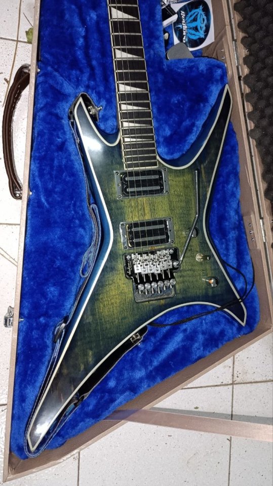 Jackson Warrior JS32 Personalizado de segunda mano · Foto 4 de 10 · Barcelona · 300 €