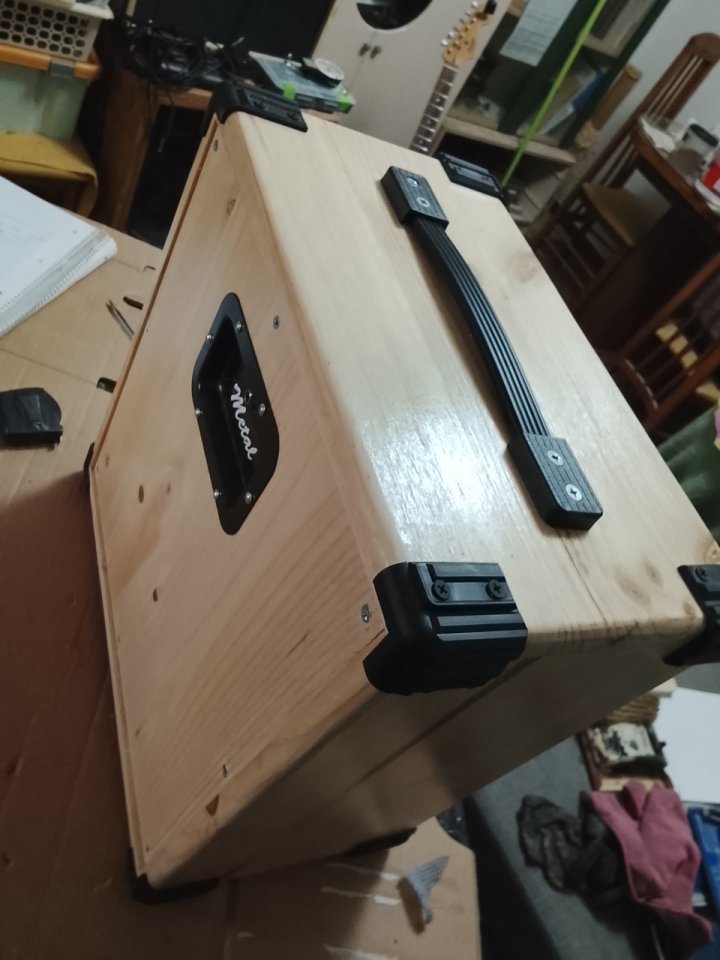 Pantalla 1x12 madera de Abeto Finlandés 18mm de segunda mano · Foto 6 de 10 · Cáceres · 90 €