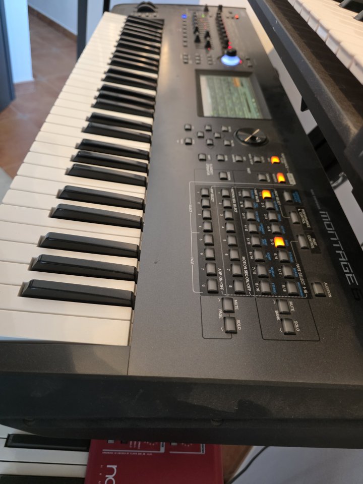YAMAHA Montage 6 de segunda mano · Foto 2 de 5 · Sevilla · 1500 €
