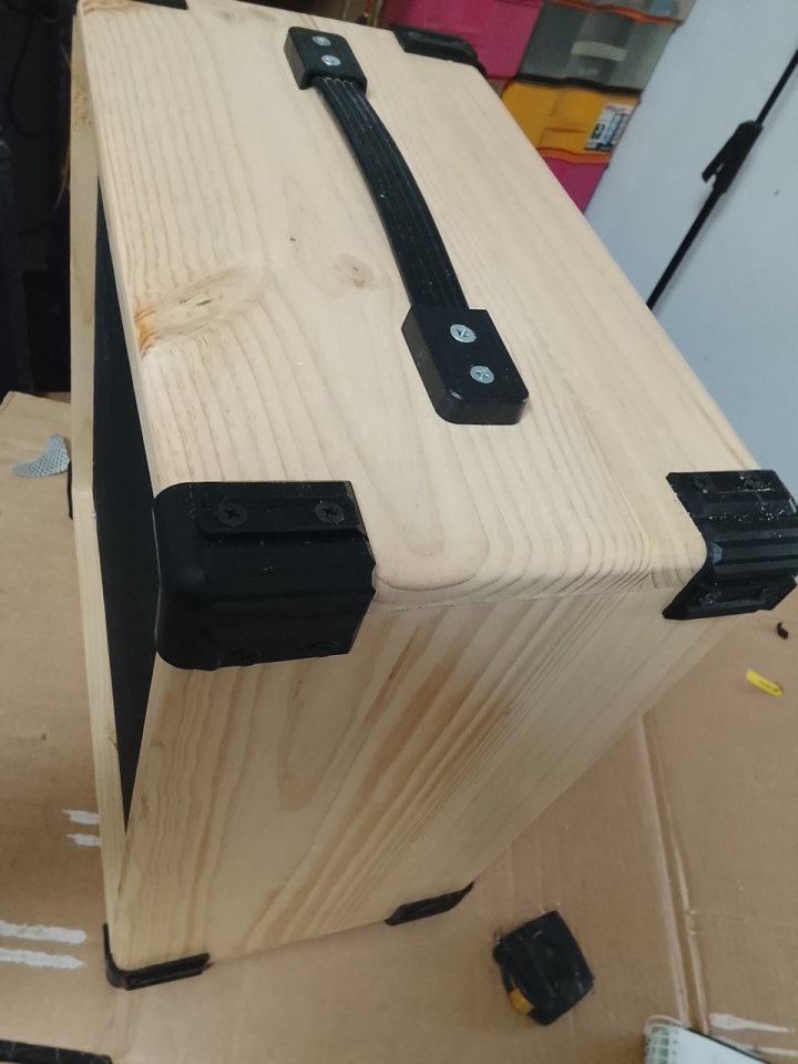 Pantalla 1x12 madera de Abeto Finlandés 18mm de segunda mano · Foto 7 de 10 · Cáceres · 90 €