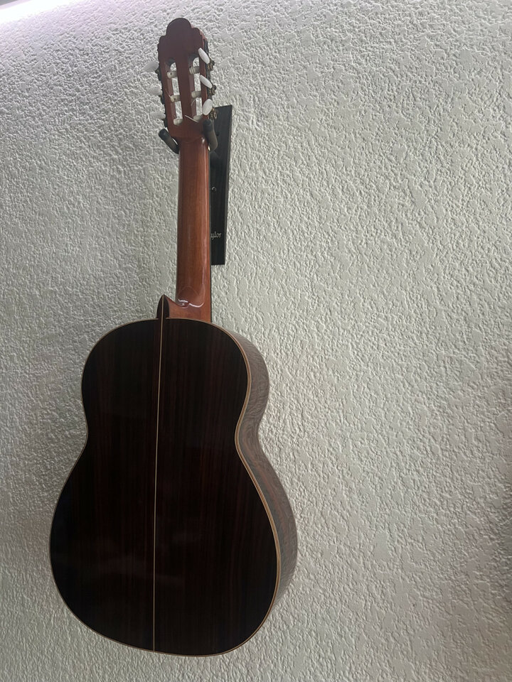Vendo o cambio REQUINTO palosanto macizo de segunda mano · Foto 5 de 5 · Valencia · 649 €